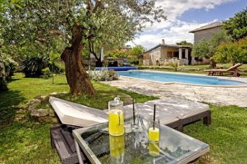 Apartmani sa bazenom